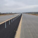 03 listopada km 604+400 nawierzchnia betonowa C35_45 powierzchniowe utrwalenie pasa rozdziału montaż barier linowych