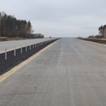 03 listopada km 606+150 nawierzchnia betonowa C35_45 powierzchniowe utrwalenie pasa rozdziału montaż barier linowych