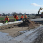 04.11.2025 584+000 montaż słupów ekranów akustycznych