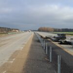 12 listopada km 598+200’ nawierzchnia betonową C35_45 powierzchniowe utrwalenie pasa rozdziału montaż barier linowych