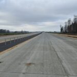 12 listopada km 602+900 wykonano nawierzchnię betonową C35_45 i kruszywo w pasie rozdziału