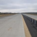 12 listopada km 604+400 nawierzchnia betonowa C35_45 powierzchniowe utrwalenie pasa rozdziału montaż barier linowych
