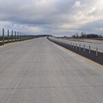 18 listopada km 601+500’ nawierzchnia betonowa C35_45 powierzchniowe utrwalenie pasa rozdziału montaż barier linowych