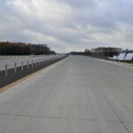 18 listopada km 601+500 nawierzchnia betonowa C35_45 powierzchniowe utrwalenie pasa rozdziału montaż barier linowych