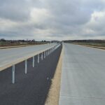 18 listopada km 604+400 nawierzchnia betonowa C35_45 powierzchniowe utrwalenie pasa rozdziału montaż barier linowych
