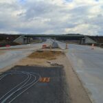 18 listopada km 606+150’ nawierzchnia betonowa C35_45 i WD_72 powierzchniowe utrwalenie pasa rozdziału montaż barier l