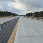 18 listopada km 608+300 nawierzchnia betonowa C35_45 powierzchniowe utrwalenie pasa rozdziału montaż barier linowych