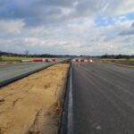 18 listopada km 610+700’ warstwa wiążąca AC16W i warstwa ścieralna SMA JL widok w kierunku odcinka IX