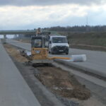 18.11.2025 584+600 układanie drenażu w pasie rozdziału