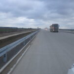 18.11.2025 591+500 ustawione bariery energochłonne jezdnia lewa