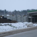 25.11.2025 585+950 PZGs-55 montaż i zasypka ściany oporowej str. północna