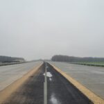 26 listopada km 598+200’ nawierzchnia betonową C35_45 powierzchniowe utrwalenie pasa rozdziału montaż barier linowych