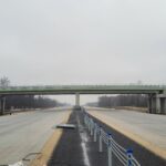 26 listopada km 600+600 nawierzchnia betonowa C35_45 i WD_68 powierzchniowe utrwalenie pasa rozdziału montaż barier li