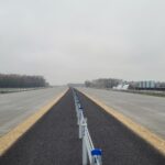 26 listopada km 601+500 nawierzchnia betonowa C35_45 powierzchniowe utrwalenie pasa rozdziału montaż barier linowych