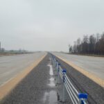 26 listopada km 602+900 wykonano nawierzchnię betonową C35_45 powierzchniowe utrwalenie pasa rozdziału montaż barier l