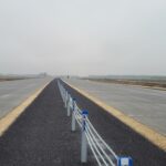 26 listopada km 603+600’ nawierzchnia betonowa C35_45 powierzchniowe utrwalenie pasa rozdziału montaż barier linowych