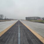 26 listopada km 608+950’ nawierzchnia betonową C35_45 nad PP_69 powierzchniowe utrwalenie pasa rozdziału montaż barier