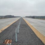 26 listopada km 608+950 nawierzchnia betonowa C35_45 powierzchniowe utrwalenie pasa rozdziału montaż barier linowych