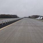 01 grudnia  km 601+500 nawierzchnia betonowa C35_45 powierzchniowe utrwalenie pasa rozdziału montaż barier linowych