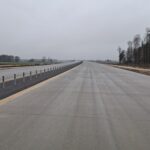 01 grudnia  km 602+900 wykonano nawierzchnię betonową C35_45 powierzchniowe utrwalenie pasa rozdziału montaż barier li