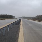 01 grudnia  km 606+900’ nawierzchnia betonowa C35_45 powierzchniowe utrwalenie pasa rozdziału montaż barier linowych