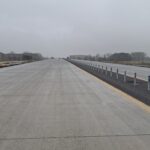 01 grudnia  km 608+300’ PZM_14A nawierzchnia betonowa C35_45 powierzchniowe utrwalenie pasa rozdziału montaż barier li