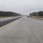 01 grudnia  km 608+300 nawierzchnia betonowa C35_45 powierzchniowe utrwalenie pasa rozdziału montaż barier linowych