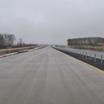 01 grudnia  km 608+950’ nawierzchnia betonową C35_45 nad PP_69 powierzchniowe utrwalenie pasa rozdziału montaż barier