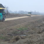 02.12.2025 583+100 układanie nawierzchni pasa technologicznego