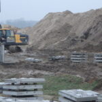 02.12.2025 589+910 PZGs-58 montaż ściany oporowej str. południowa