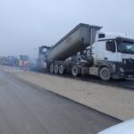 02.12.2025 592+300 MA-59 układanie SMA jezdnia prawa