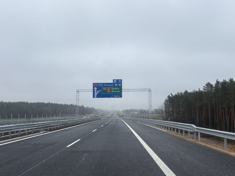 02.12.2025 Tablica informacyjna na trasie głównej km 567+700