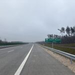 04.12.2025 Tablica informacyjna w ciagu trasy głównej km 565+900