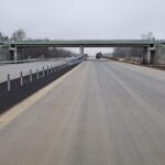 10 grudnia km 600+600 nawierzchnia betonowa C35_45 i WD_68 powierzchniowe utrwalenie pasa rozdziału montaż barier lino