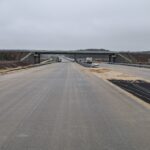 10 grudnia km 606+150’ nawierzchnia betonowa C35_45 i WD_72 powierzchniowe utrwalenie pasa rozdziału montaż barier lin