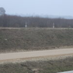 16.12.2025 589+200 ustawianie słupków ogrodzenia