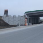 16.12.2025 591+200 PZGs-58 montaż i zasypka ściany oporowej str. północna