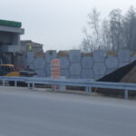 16.12.2025 591+210 PZGs-58 montaż i zasypka ściany oporowej str. południowa