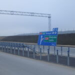 16.12.2025 596+880 tablica przygotowana do montażu