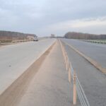 17 grudnia km 598+200’ nawierzchnia betonową C35_45 powierzchniowe utrwalenie pasa rozdziału montaż barier linowych i