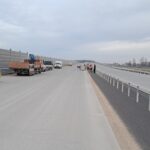 17 grudnia km 601+500’ nawierzchnia betonowa C35_45 powierzchniowe utrwalenie pasa rozdziału montaż barier linowych i