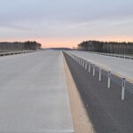 17 grudnia km 605+300’ nawierzchnia betonowa C35_45 powierzchniowe utrwalenie pasa rozdziału montaż barier linowych