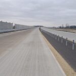 22 grudnia km 601+500’ nawierzchnia betonowa C35_45 powierzchniowe utrwalenie pasa rozdziału montaż barier linowych i