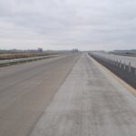 22 grudnia km 603+600’ nawierzchnia betonowa C35_45 powierzchniowe utrwalenie pasa rozdziału montaż barier linowych doposażani