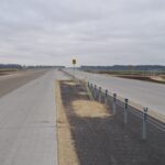 22 grudnia km 604+400’ nawierzchnia betonowa C35_45 powierzchniowe utrwalenie pasa rozdziału montaż barier linowych