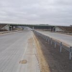 22 grudnia km 606+150’ nawierzchnia betonowa C35_45 i WD_72 powierzchniowe utrwalenie pasa rozdziału montaż barier linowych