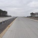 22 grudnia km 606+150 nawierzchnia betonowa C35_45 powierzchniowe utrwalenie pasa rozdziału montaż barier linowych