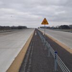 22 grudnia km 608+300’ PZM_14A nawierzchnia betonowa C35_45 powierzchniowe utrwalenie pasa rozdziału montaż barier lin