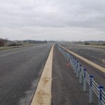 22 grudnia km 610+050’ warstwa ścieralna SMA11 budowa poboczy i pasa rozdziału