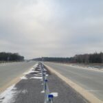 29 grudnia km 606+900’ nawierzchnia betonowa C35_45 powierzchniowe utrwalenie pasa rozdziału montaż barier linowych i